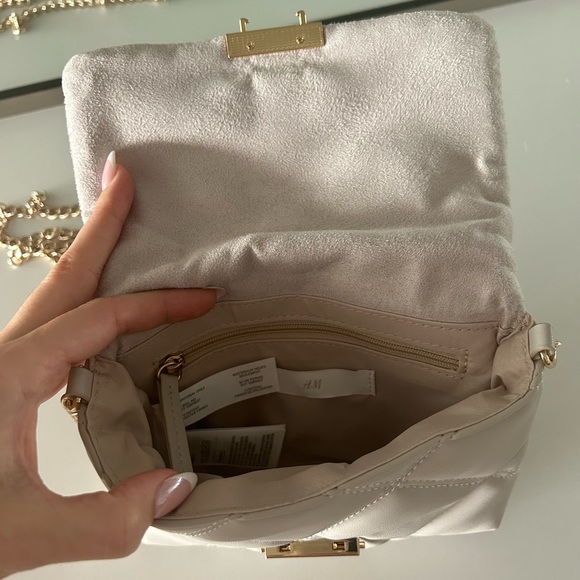 Tan Beige Gold Chain Puffer Quilted Purse - Picture 6 of 6